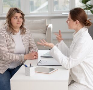 Weight,Loss.,Nutritionist,Consulting,Overweight,Woman,At,White,Desk,In