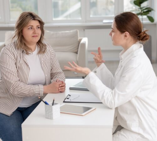 Weight,Loss.,Nutritionist,Consulting,Overweight,Woman,At,White,Desk,In