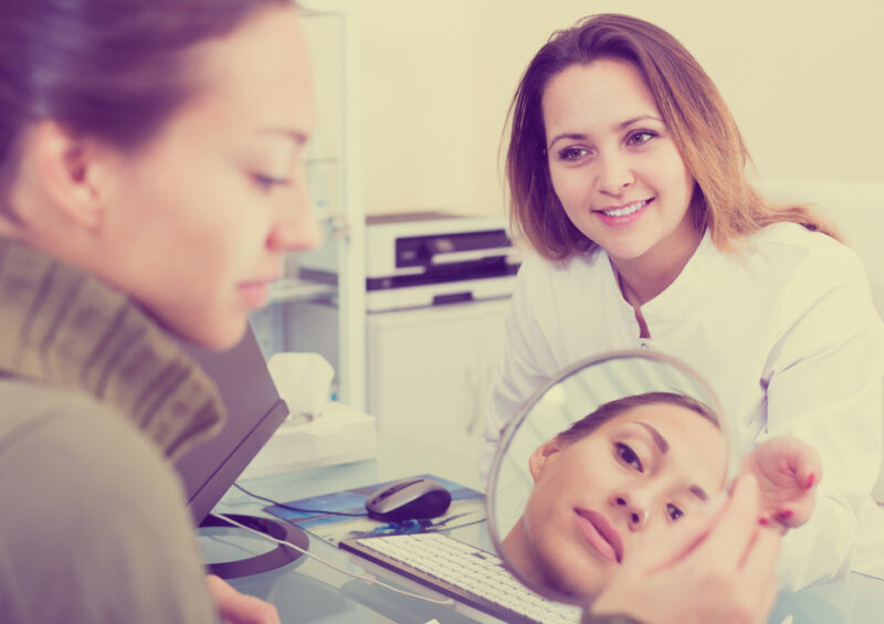 Smiling,Female,Client,Consulting,Woman,Doctor,In,Aesthetic,Medicine,Center