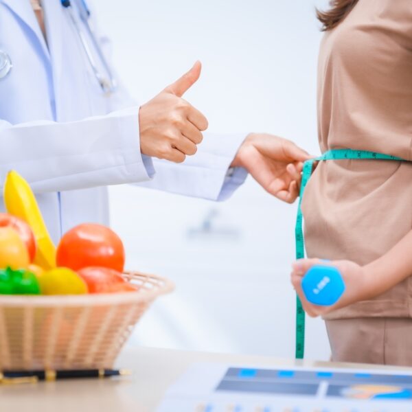 Female,Asian,Nutritionist,Providing,Consultations,For,Weight,Loss.,Reduce,Belly